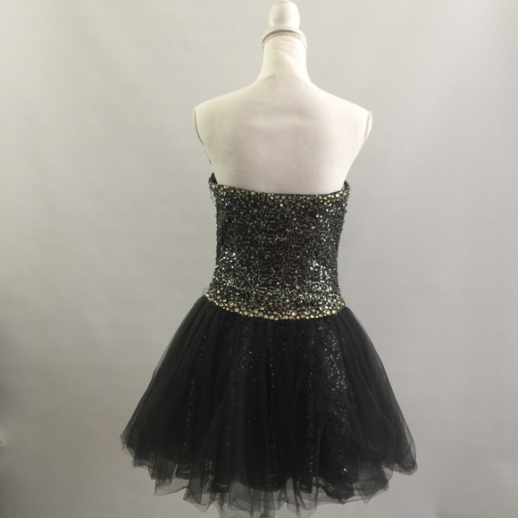 La Femme Strapless Prom Dress. - Picture 2 of 3